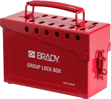 Bærbare metalgruppelåsebokse Brady materialetype: Pulverlakeret stål Farve: rød Max antal hængelåse påsat: 13 Maks. Antal lagrede hængelåse: 40 Antal huller: 24 Dimensioner: 226,06 mm (B) x 152,40 mm - 1