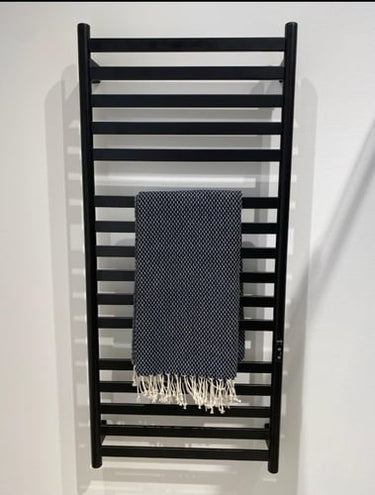 KRISS Kyiv elektrisk håndklædetørrer matsort 1170x530mm - 1