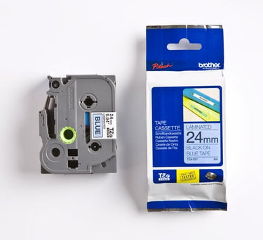 Labeltape Brother TZe551 24mm sort på blå lamineret - 1
