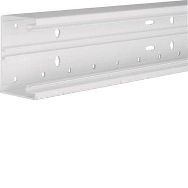 Installationskanalbund BRH65100 i halogenfri plast 68x100mm RAL 9016 - 1