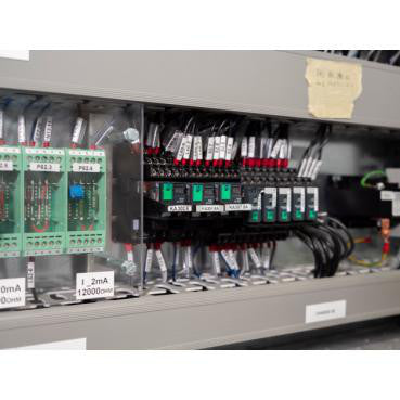RXM stikbensrelæ med testknap og LED i sokkel med separate terminaler og 4 C/O kontakter på 6A og 24VDC forsyning - 1